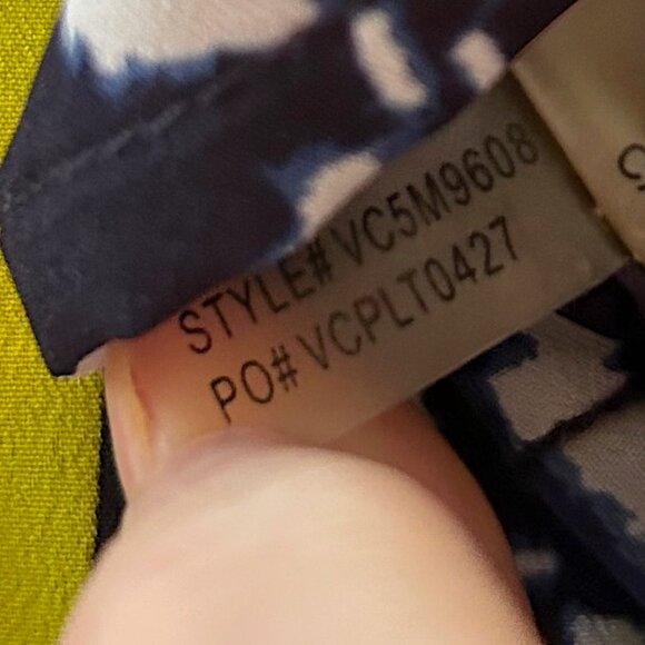 Vince Camuto keyhole geometric print shift dress blue/white/neon yellow-green - Picture 10 of 14